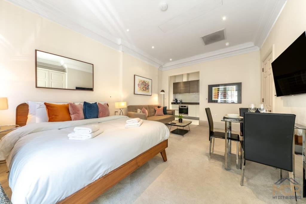Rrr Apartment